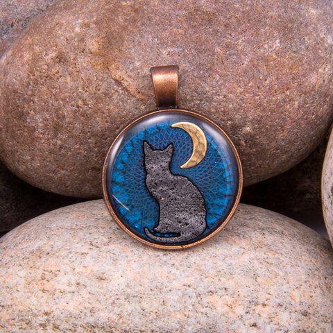 Curious Cat Pendant (#1188)
